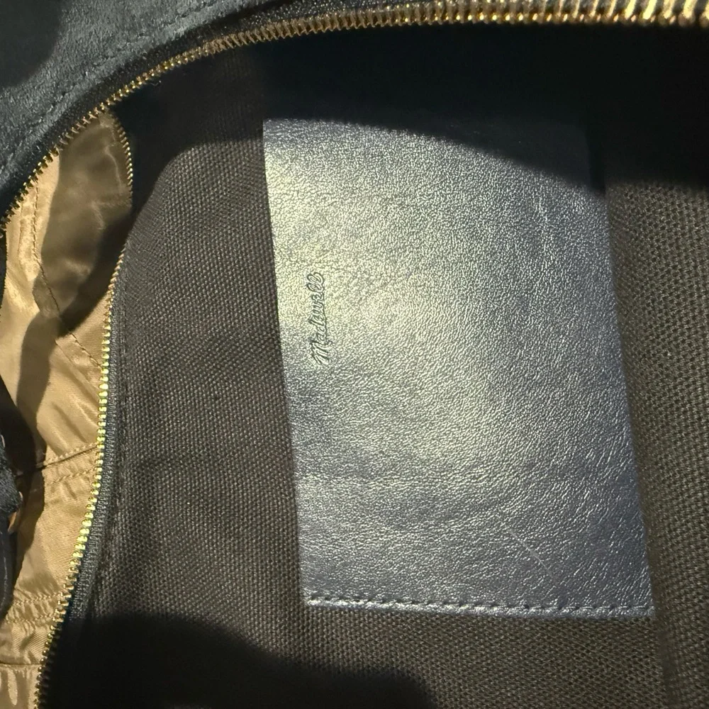 Madewell Essential Curve Shoulder
Bag - Picture 2 of 3